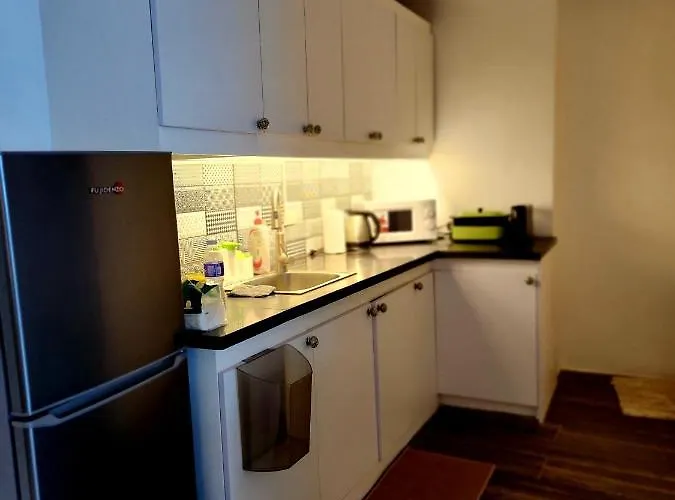 Cozy And Spacious Unit With Free Netflix Manila