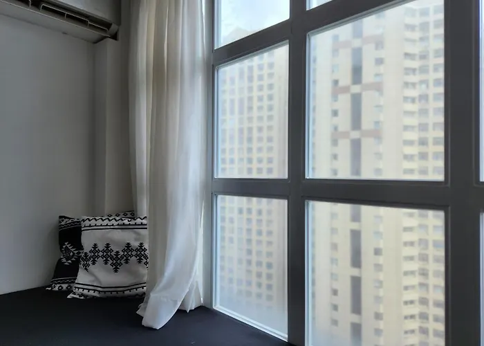 Cozy And Spacious Unit With Free Netflix Apartment *