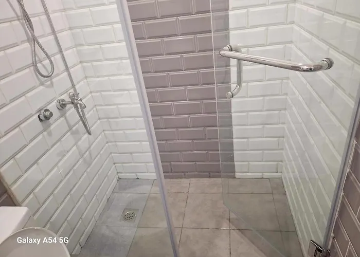 Cozy And Spacious Unit With Free Netflix