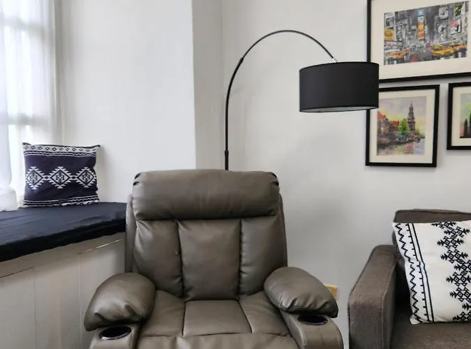 Cozy And Spacious Unit With Free Netflix Apartment Manila